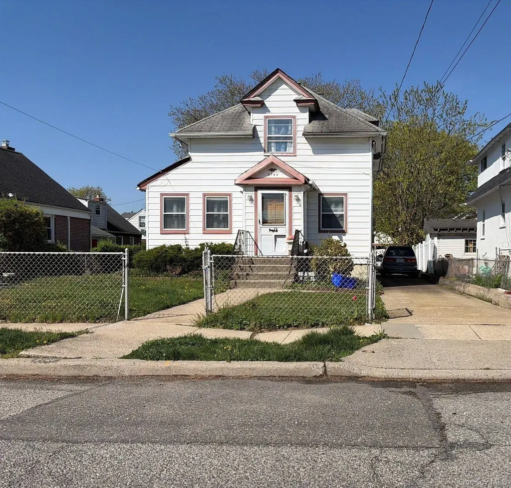 2746 Park Avenue Baldwin NY 11510