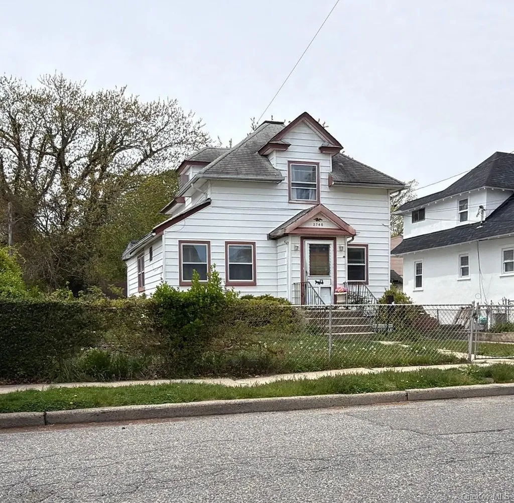 2746 Park Avenue Baldwin NY 11510