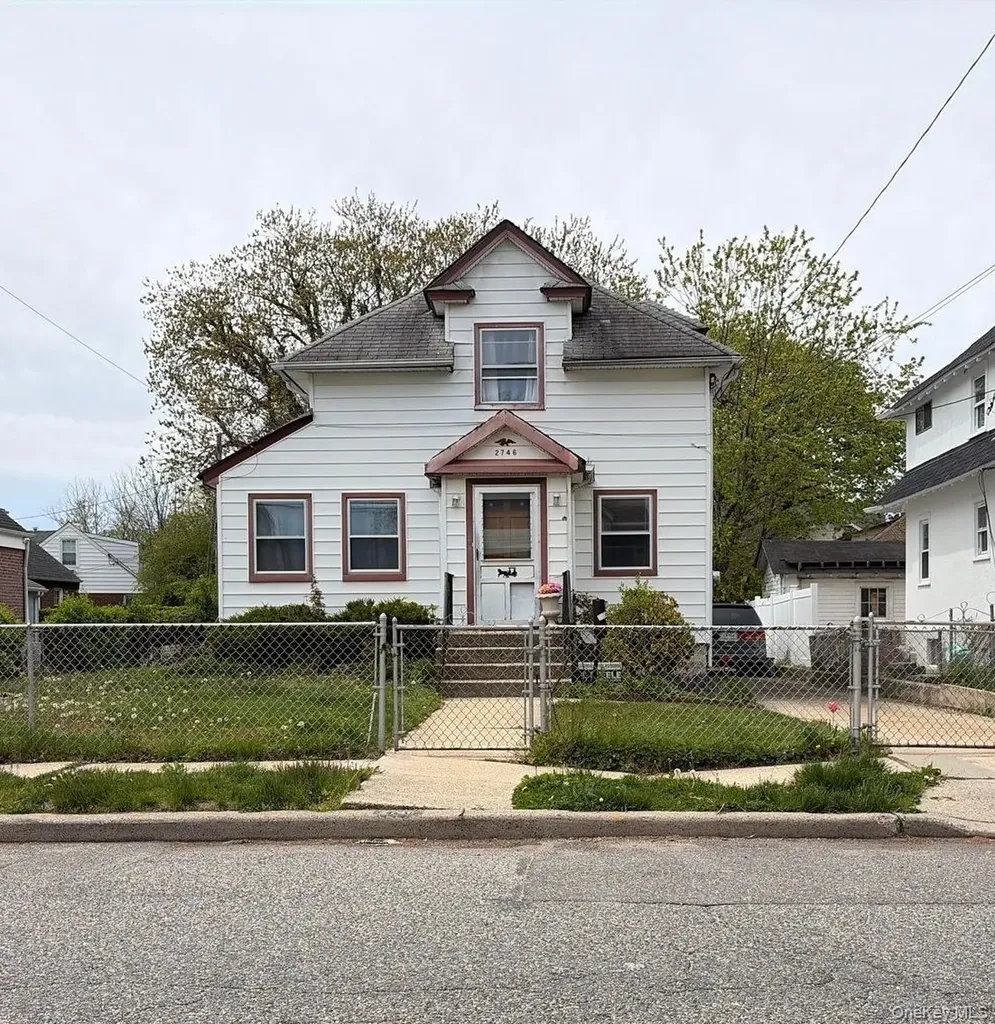 2746 Park Avenue Baldwin NY 11510