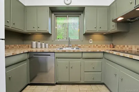 29 Maplewood Way Pleasantville NY 10570