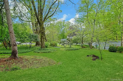29 Maplewood Way Pleasantville NY 10570