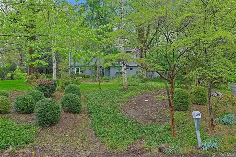 29 Maplewood Way Pleasantville NY 10570