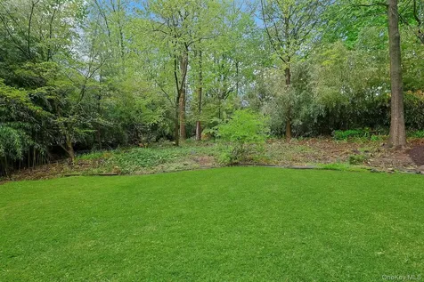 29 Maplewood Way Pleasantville NY 10570