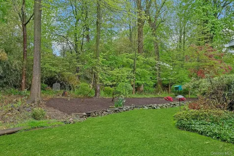 29 Maplewood Way Pleasantville NY 10570