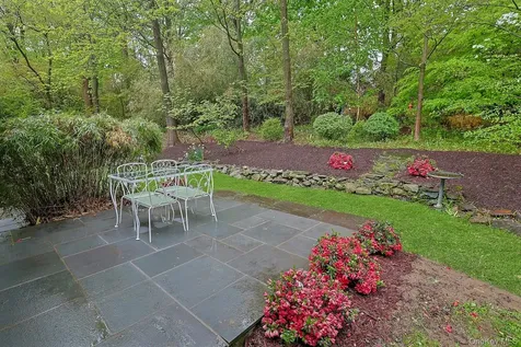 29 Maplewood Way Pleasantville NY 10570