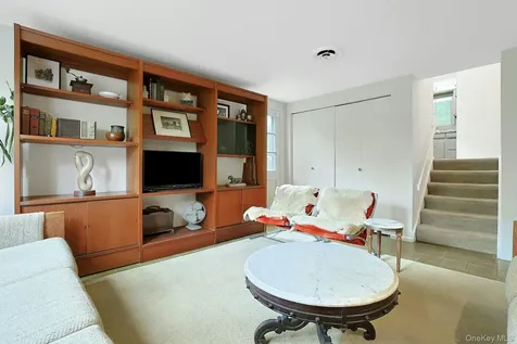 29 Maplewood Way Pleasantville NY 10570