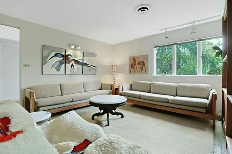 29 Maplewood Way Pleasantville NY 10570