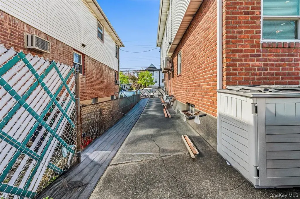25733 149th Road Rosedale NY 11422