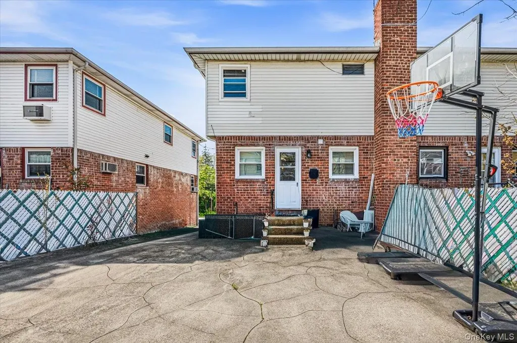 25733 149th Road Rosedale NY 11422