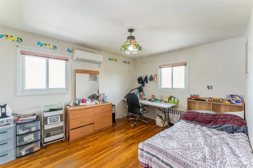 72 Lincoln Road W Plainview NY 11803