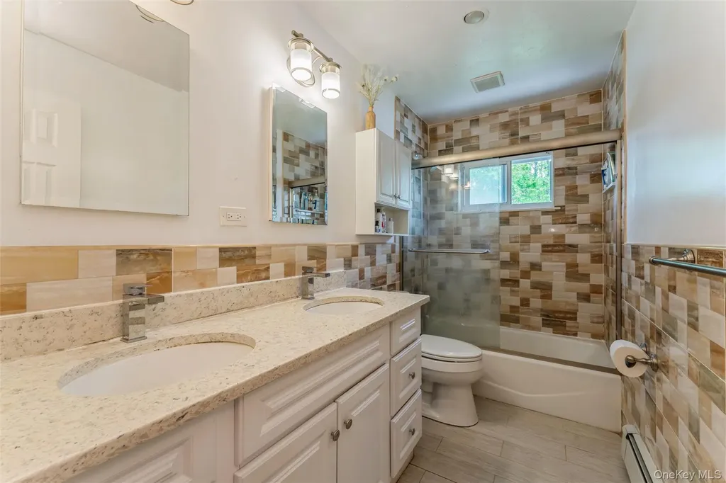 72 Lincoln Road W Plainview NY 11803
