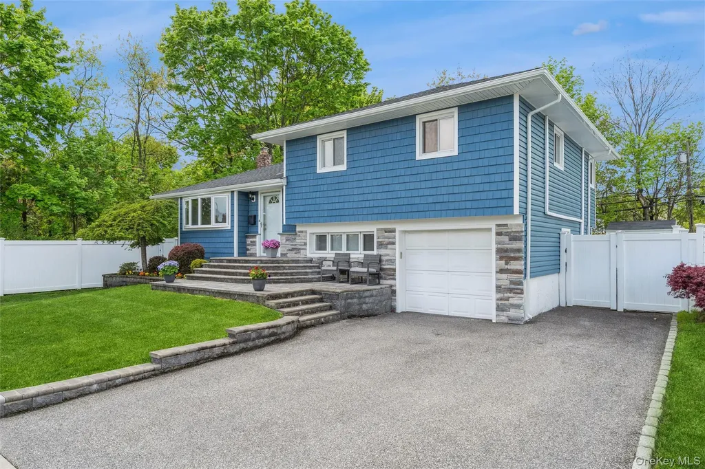 72 Lincoln Road W Plainview NY 11803