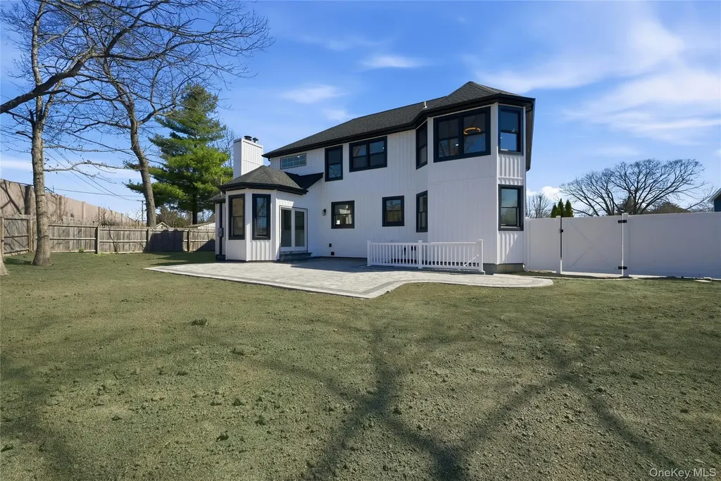 112 S Hillside Avenue Nesconset NY 11767
