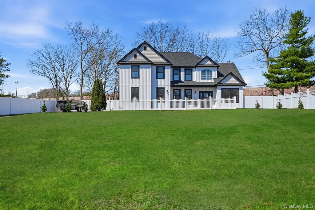 112 S Hillside Avenue Nesconset NY 11767