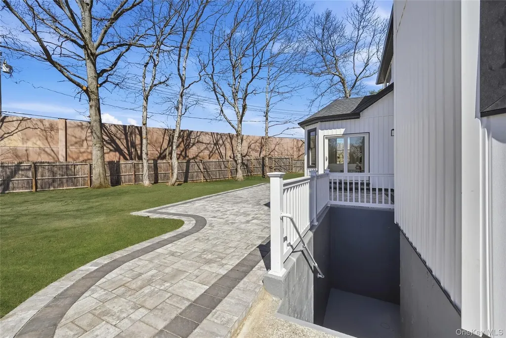 112 S Hillside Avenue Nesconset NY 11767