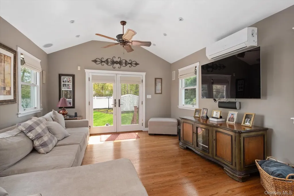 25 Fisher Road Commack NY 11725