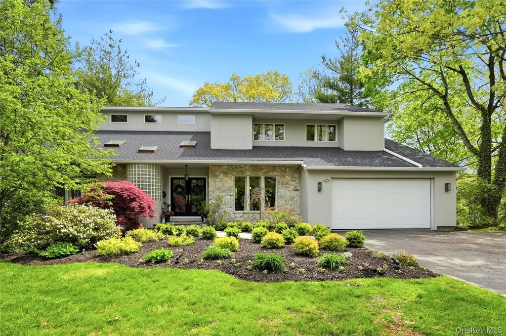 4 Cross Lane Glen Head NY 11545