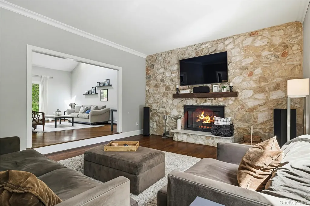 4 Cross Lane Glen Head NY 11545