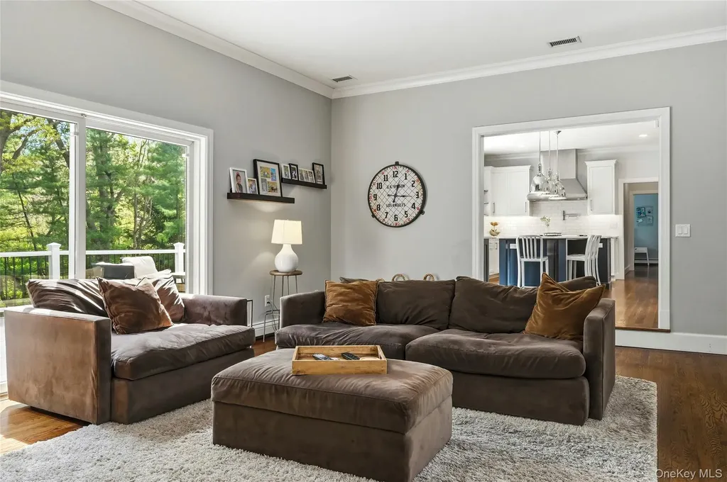 4 Cross Lane Glen Head NY 11545
