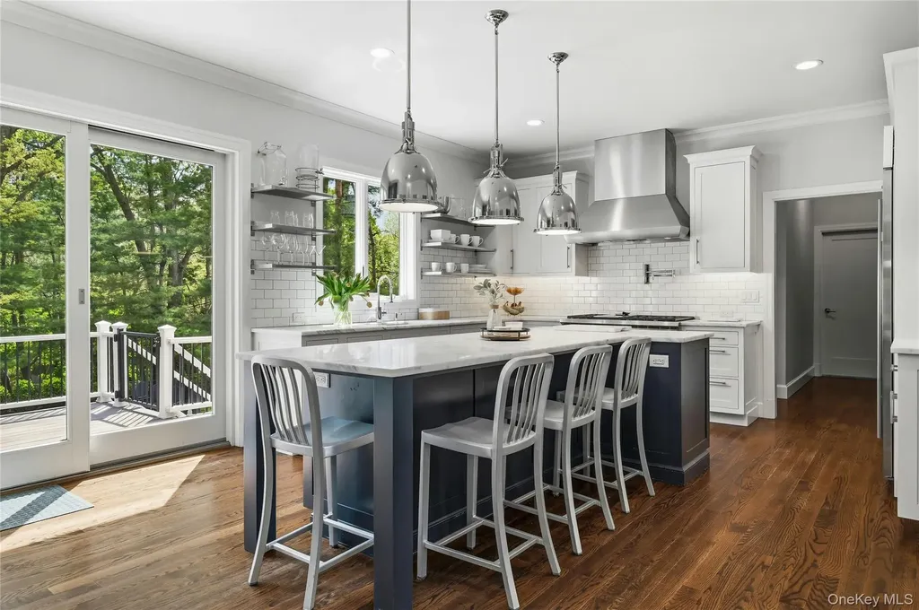 4 Cross Lane Glen Head NY 11545