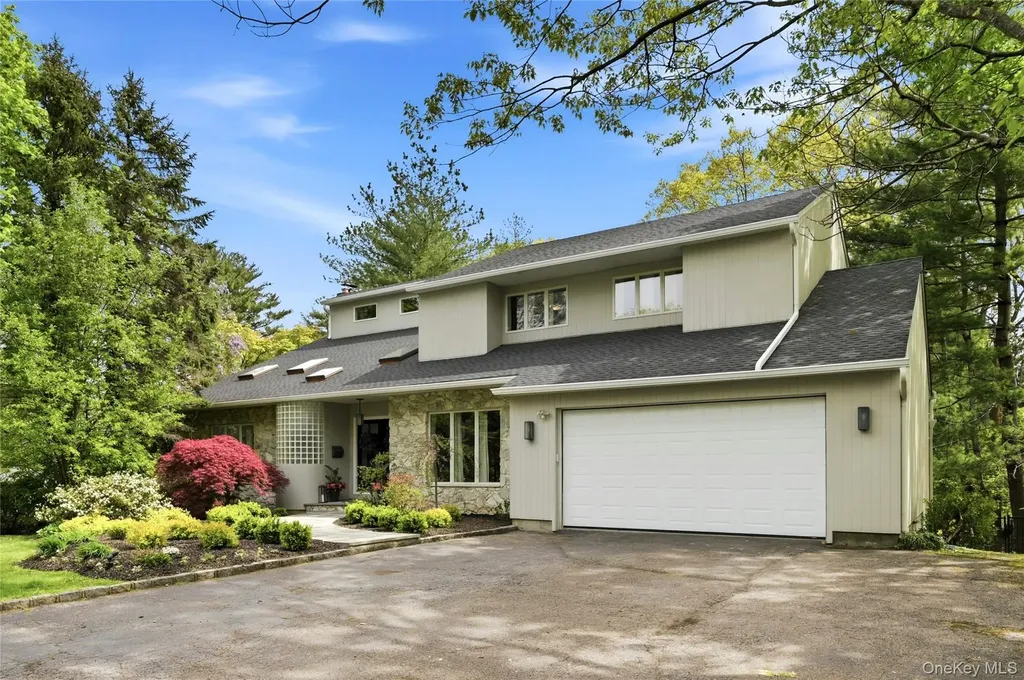 4 Cross Lane Glen Head NY 11545