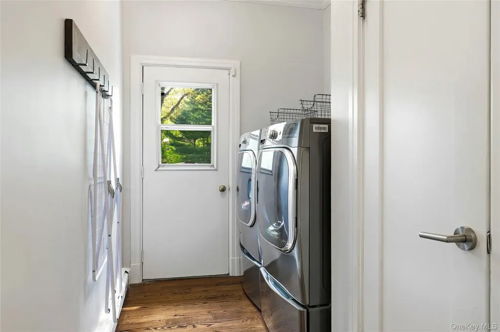 4 Cross Lane Glen Head NY 11545