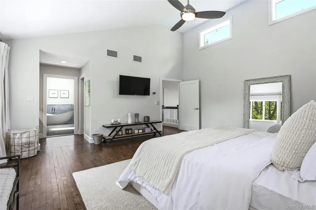 4 Cross Lane Glen Head NY 11545