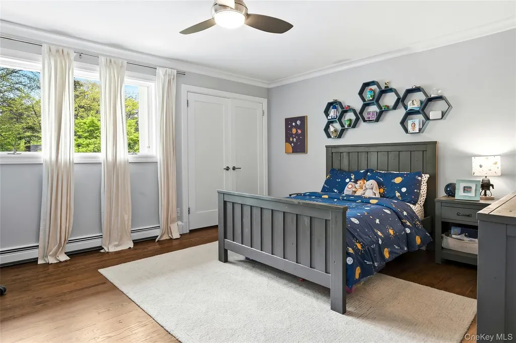 4 Cross Lane Glen Head NY 11545