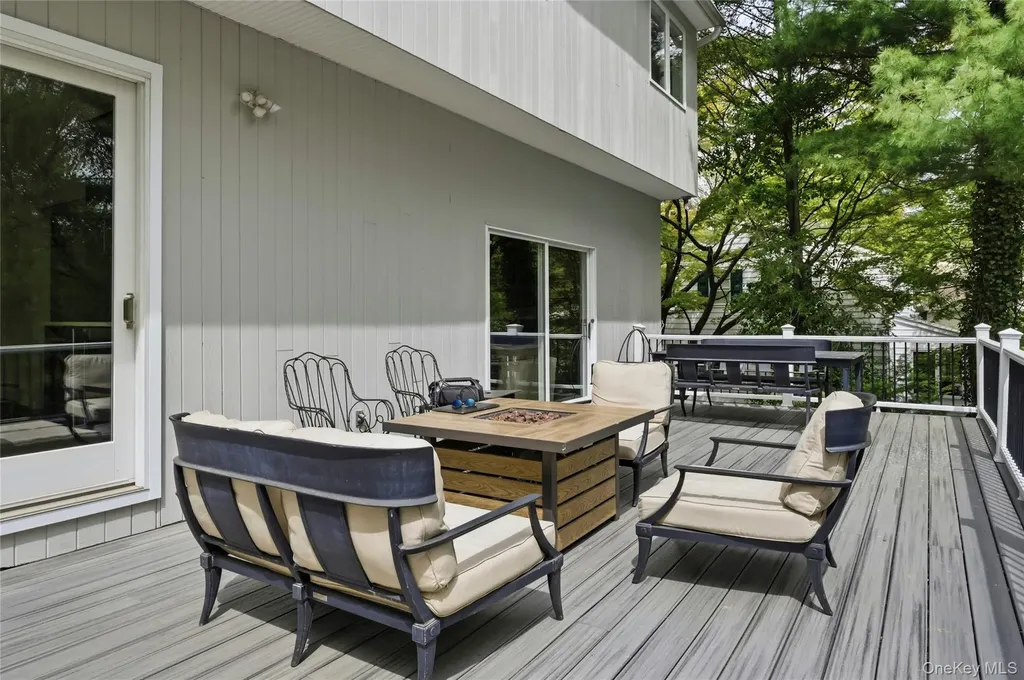 4 Cross Lane Glen Head NY 11545