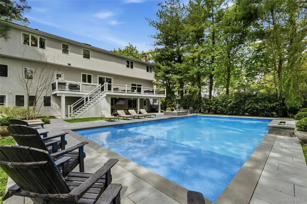 4 Cross Lane Glen Head NY 11545