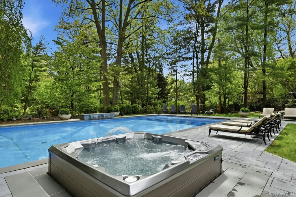 4 Cross Lane Glen Head NY 11545