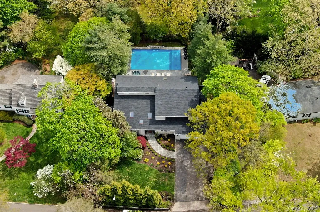 4 Cross Lane Glen Head NY 11545