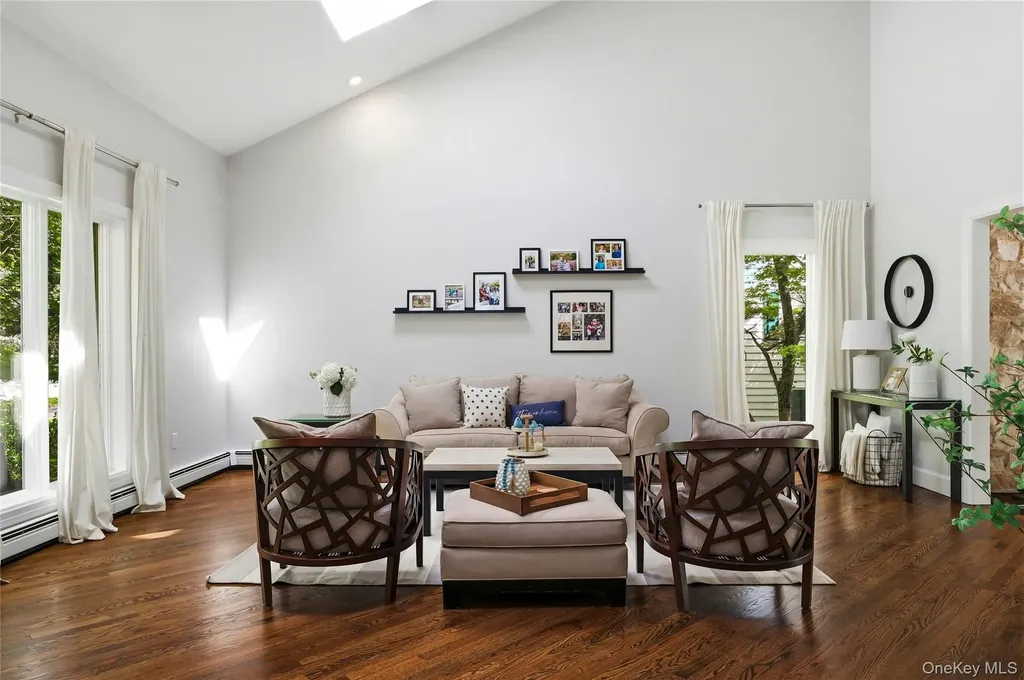 4 Cross Lane Glen Head NY 11545
