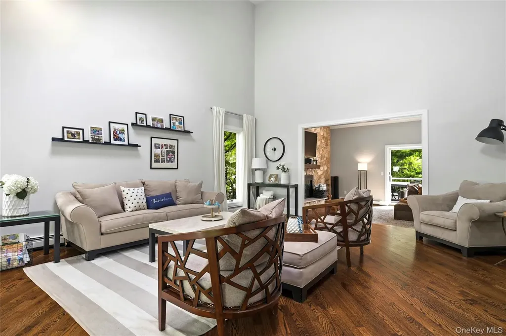 4 Cross Lane Glen Head NY 11545