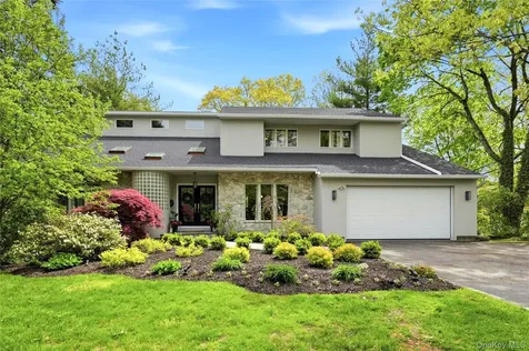 4 Cross Lane Glen Head NY 11545