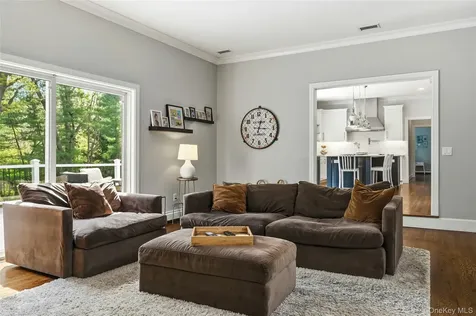 4 Cross Lane Glen Head NY 11545