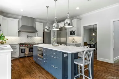 4 Cross Lane Glen Head NY 11545
