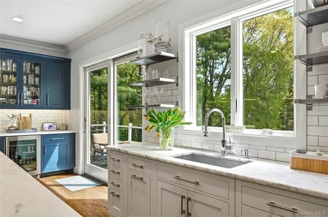 4 Cross Lane Glen Head NY 11545