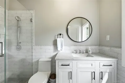 4 Cross Lane Glen Head NY 11545