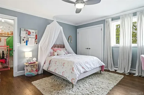4 Cross Lane Glen Head NY 11545
