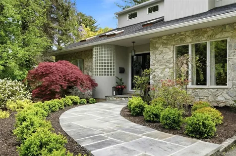 4 Cross Lane Glen Head NY 11545