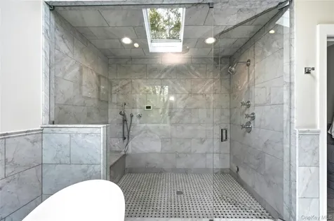 4 Cross Lane Glen Head NY 11545