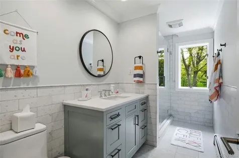 4 Cross Lane Glen Head NY 11545