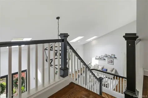 4 Cross Lane Glen Head NY 11545