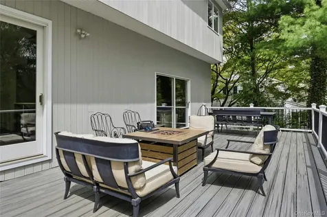 4 Cross Lane Glen Head NY 11545