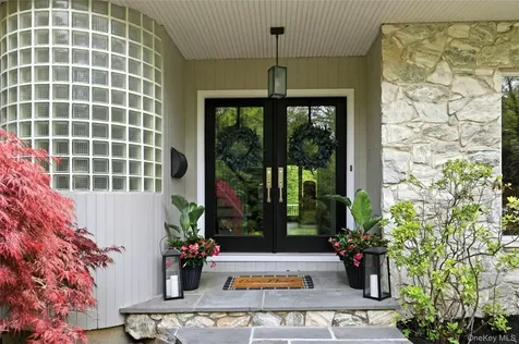 4 Cross Lane Glen Head NY 11545