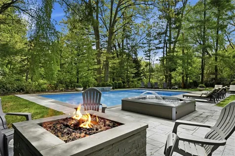 4 Cross Lane Glen Head NY 11545