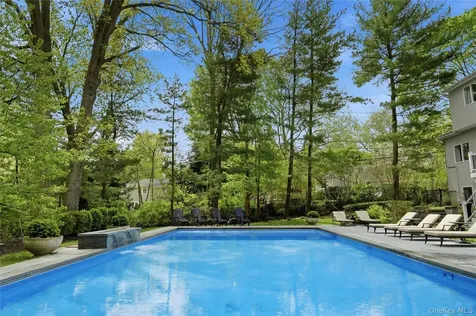 4 Cross Lane Glen Head NY 11545