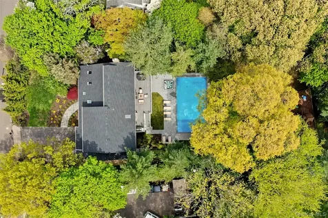 4 Cross Lane Glen Head NY 11545