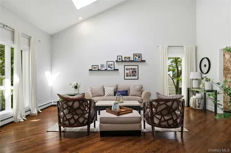 4 Cross Lane Glen Head NY 11545